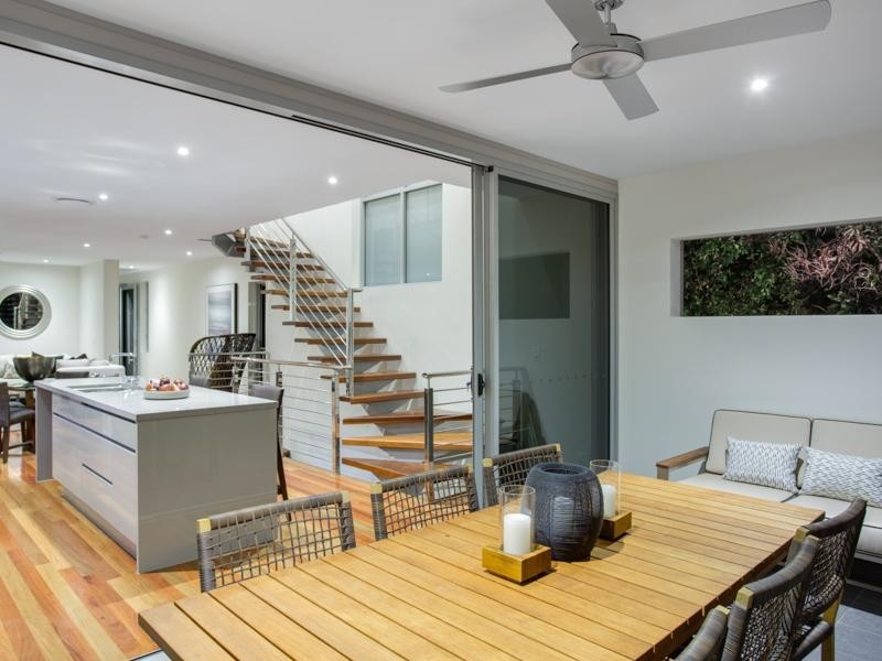 1/16-18 Barton Parade, Balmoral QLD 4171