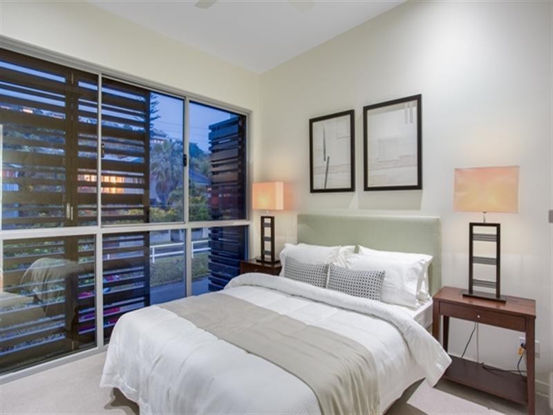 1/16-18 Barton Parade, Balmoral QLD 4171