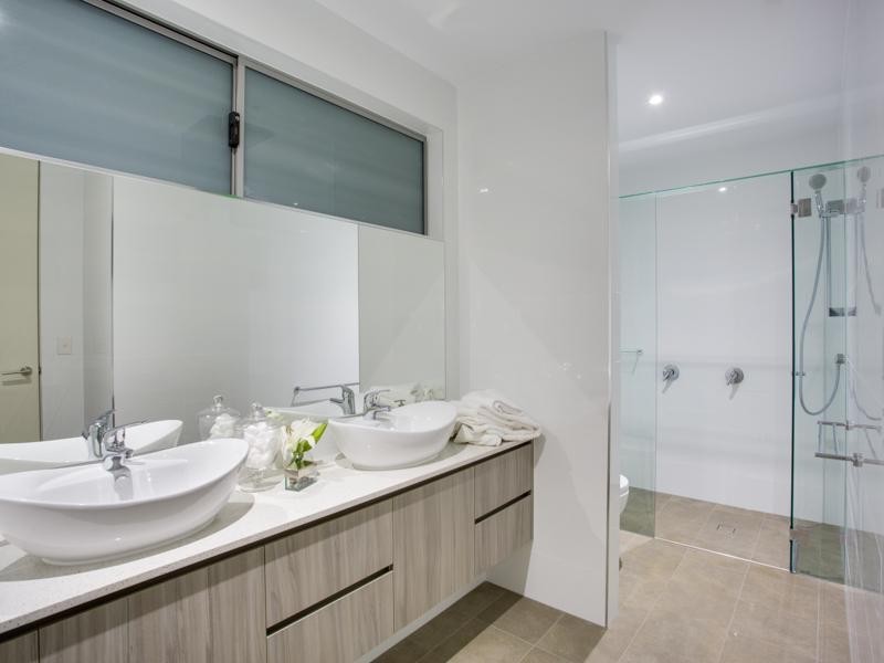 1/16-18 Barton Parade, Balmoral QLD 4171