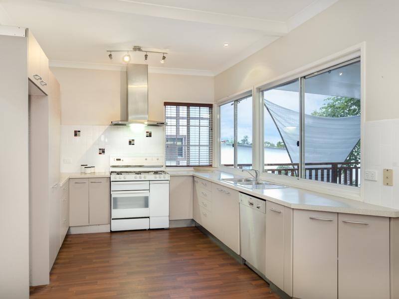 19 Thorpe Street, Balmoral QLD 4171
