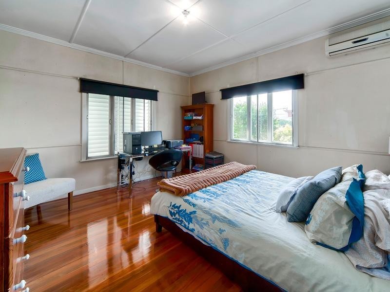 12 Quebec Avenue, Camp Hill QLD 4152