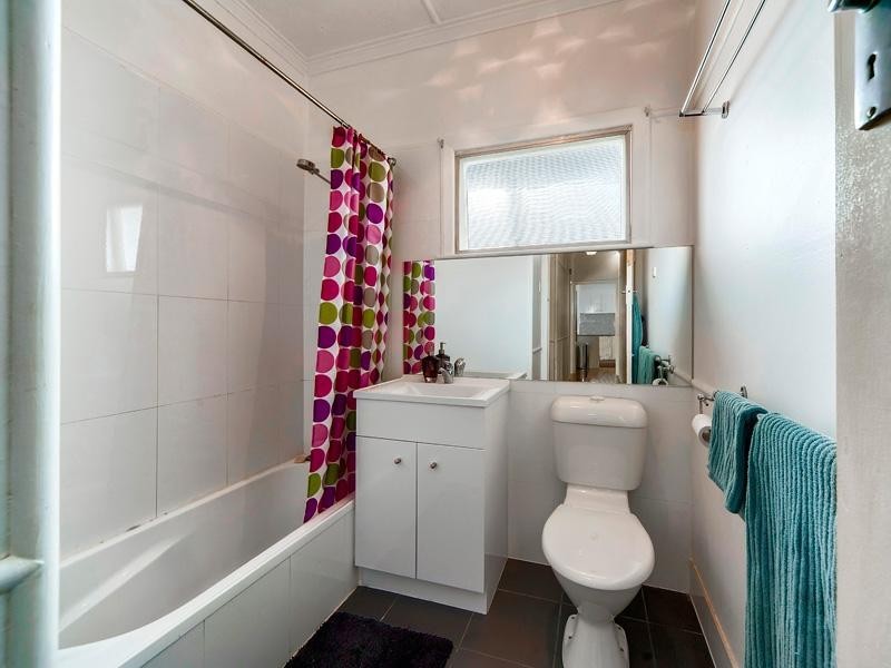 12 Quebec Avenue, Camp Hill QLD 4152