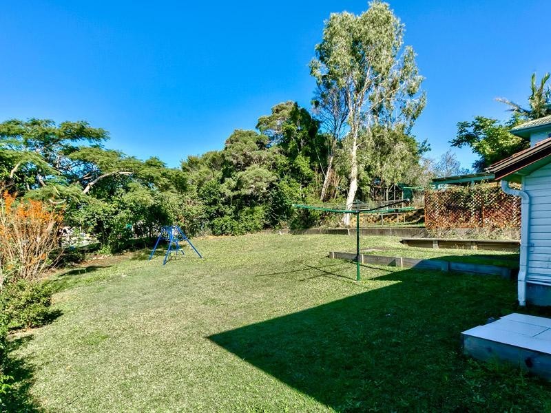 12 Quebec Avenue, Camp Hill QLD 4152