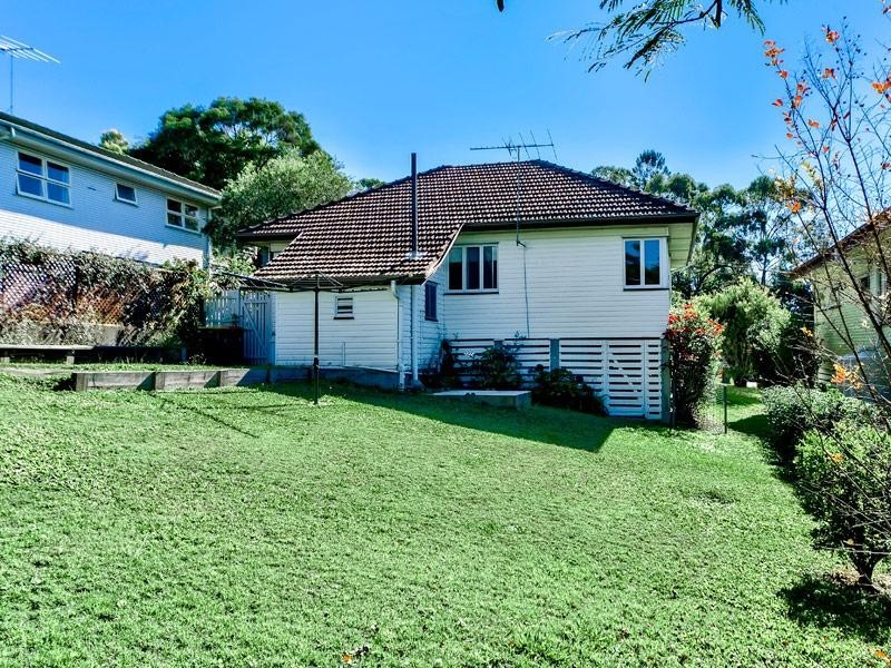 12 Quebec Avenue, Camp Hill QLD 4152