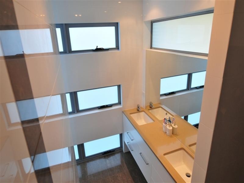 21 Bulimba Parade, Bulimba QLD 4171