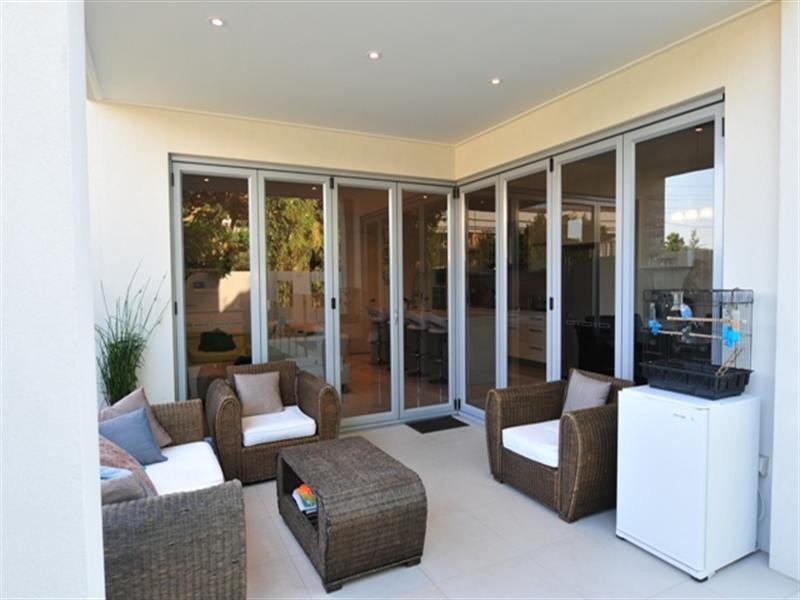 21 Bulimba Parade, Bulimba QLD 4171