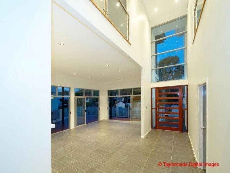 136 Porteus Drive, Seven Hills QLD 4170