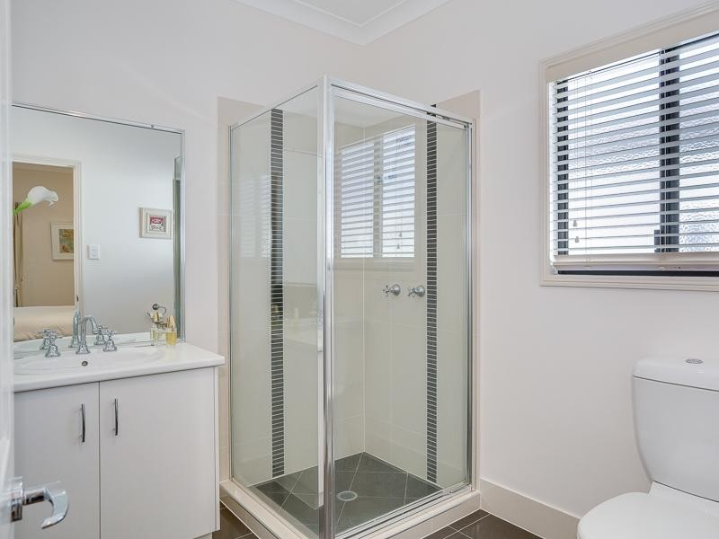 182 Milsom Street, Norman Park QLD 4170