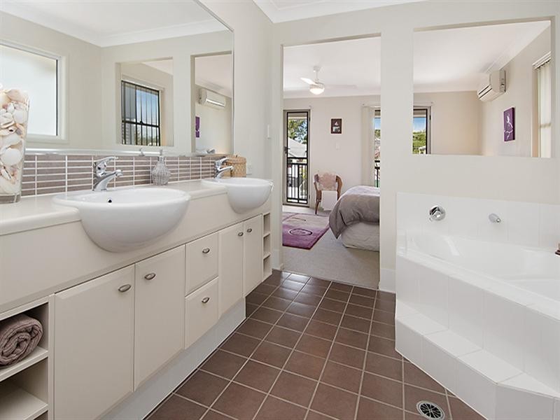 62 Grenade Street, Cannon Hill QLD 4170