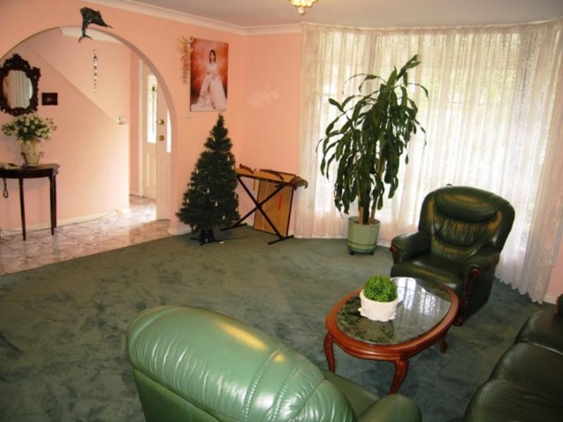 22 Lyrebird Crescent, Green Valley NSW 2168