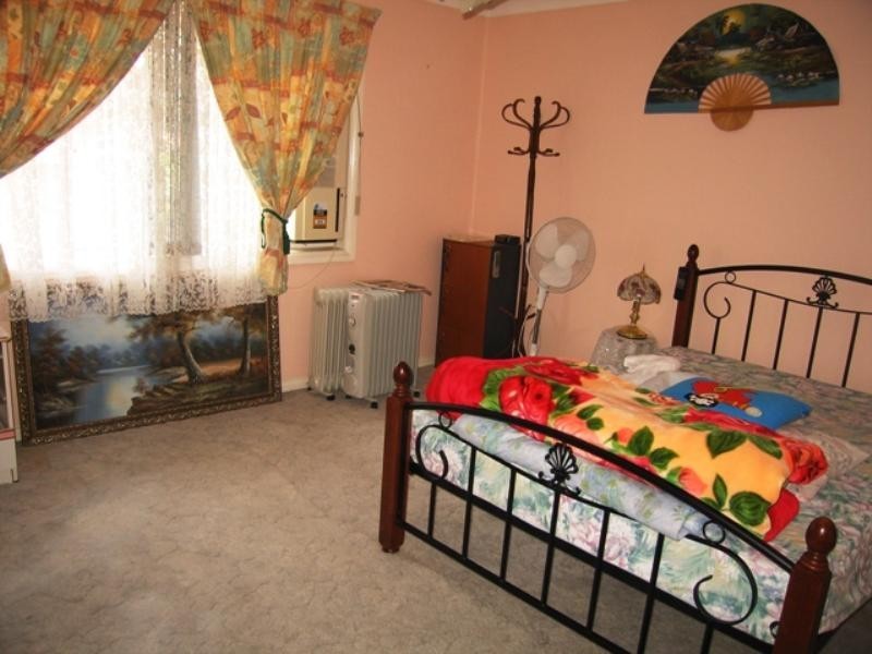 22 Lyrebird Crescent, Green Valley NSW 2168