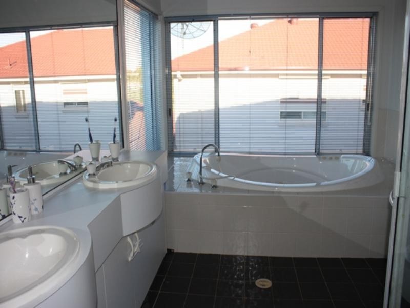 Edensor Park NSW 2176