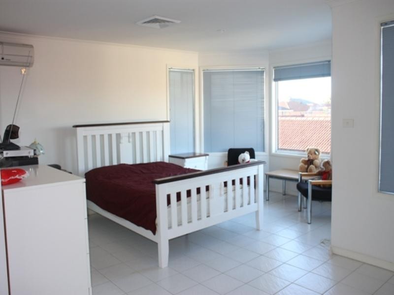 Edensor Park NSW 2176