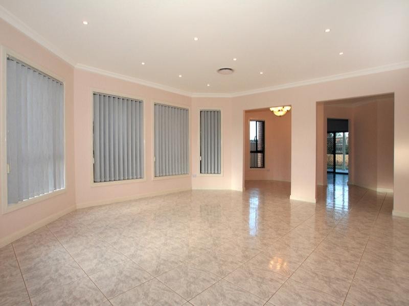 11 Flint Close, West Hoxton NSW 2171