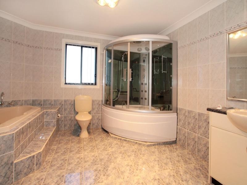 11 Flint Close, West Hoxton NSW 2171