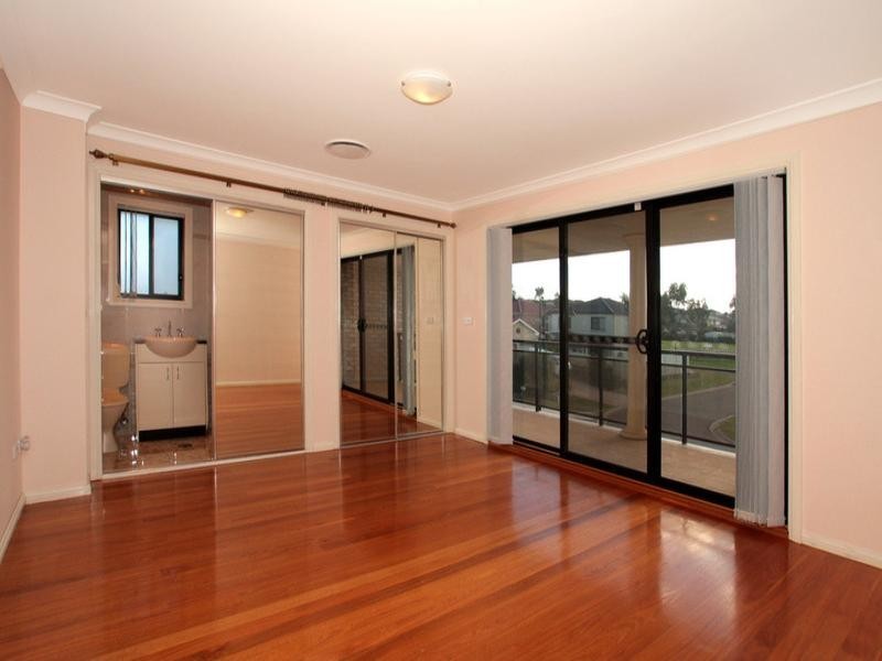 11 Flint Close, West Hoxton NSW 2171