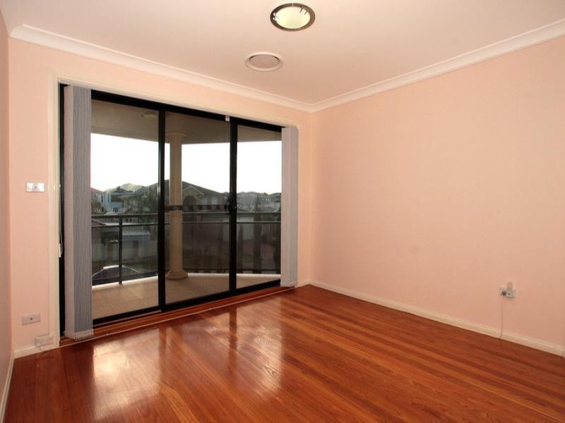 11 Flint Close, West Hoxton NSW 2171