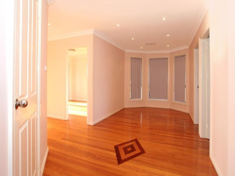 11 Flint Close, West Hoxton NSW 2171