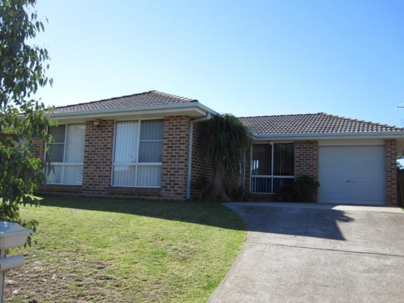 19 Swan Circuit, Green Valley NSW 2168