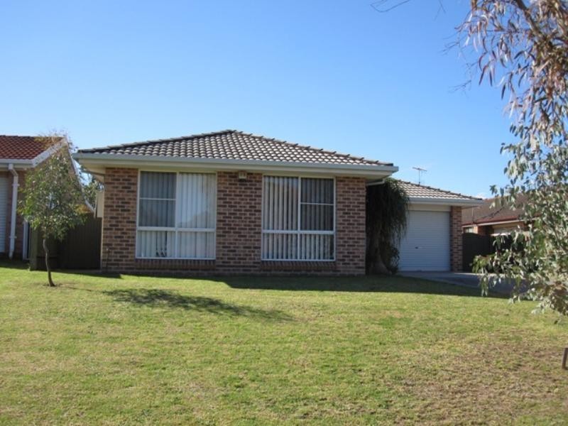 19 Swan Circuit, Green Valley NSW 2168