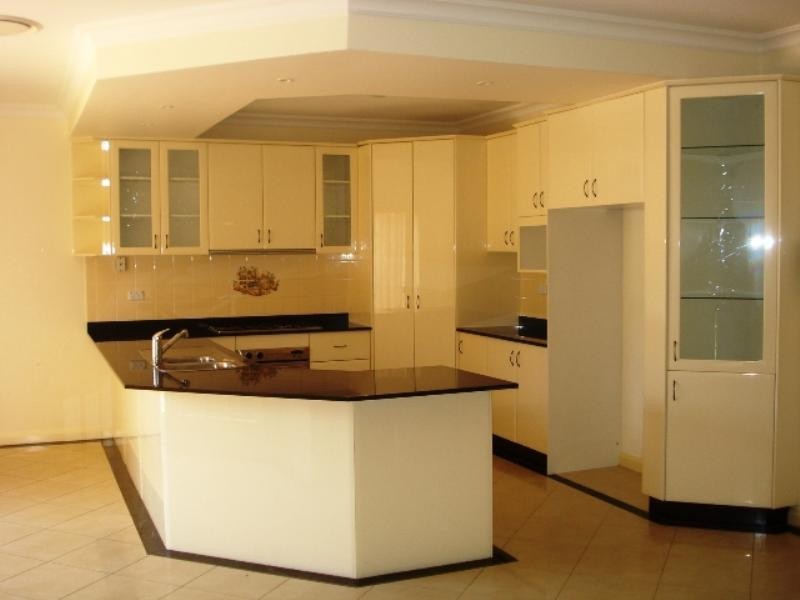 4 Garling Avenue, West Hoxton NSW 2171