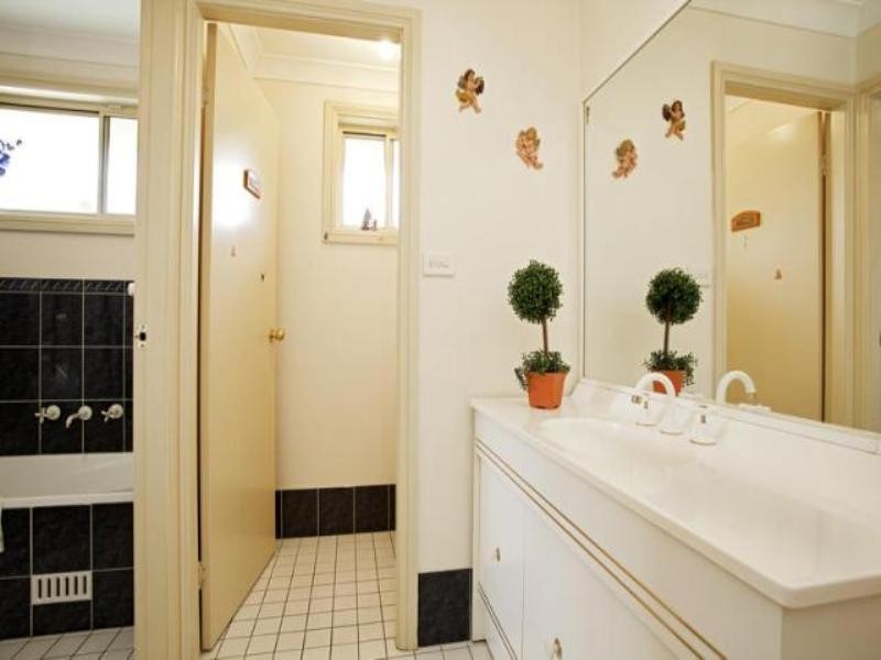 9 Warbler Close, Hinchinbrook NSW 2168