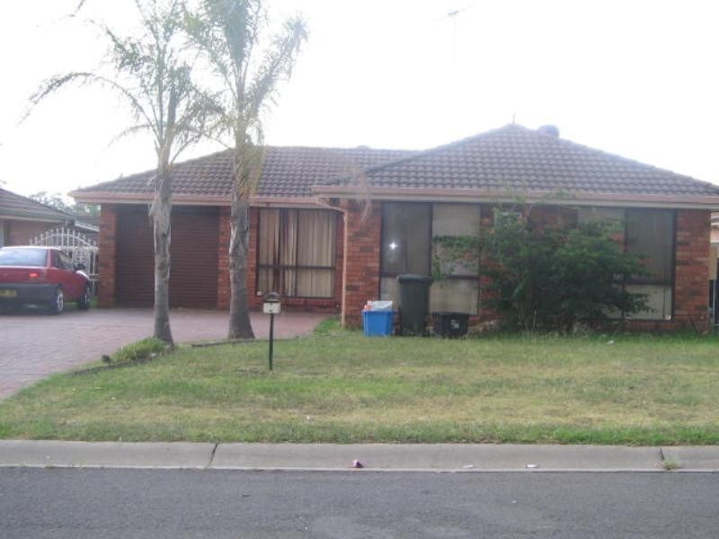 6 Goshawk Place, Green Valley NSW 2168