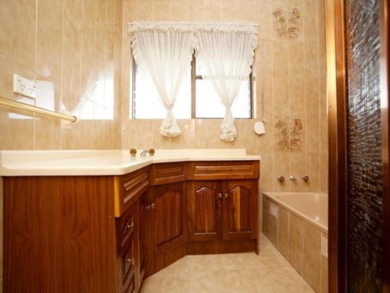 Bossley Park NSW 2176