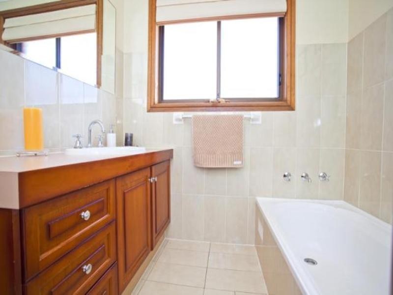 Edensor Park NSW 2176