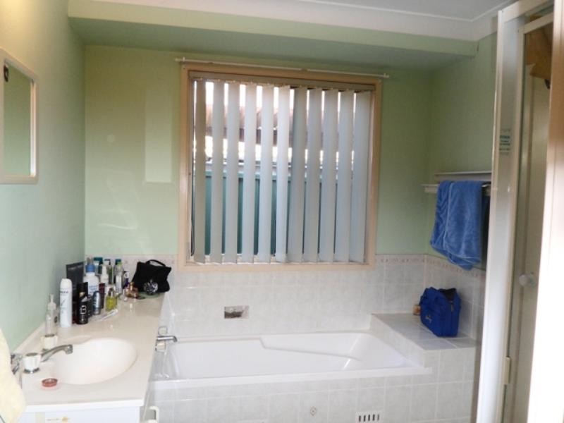 37 Esk Avenue, Green Valley NSW 2168