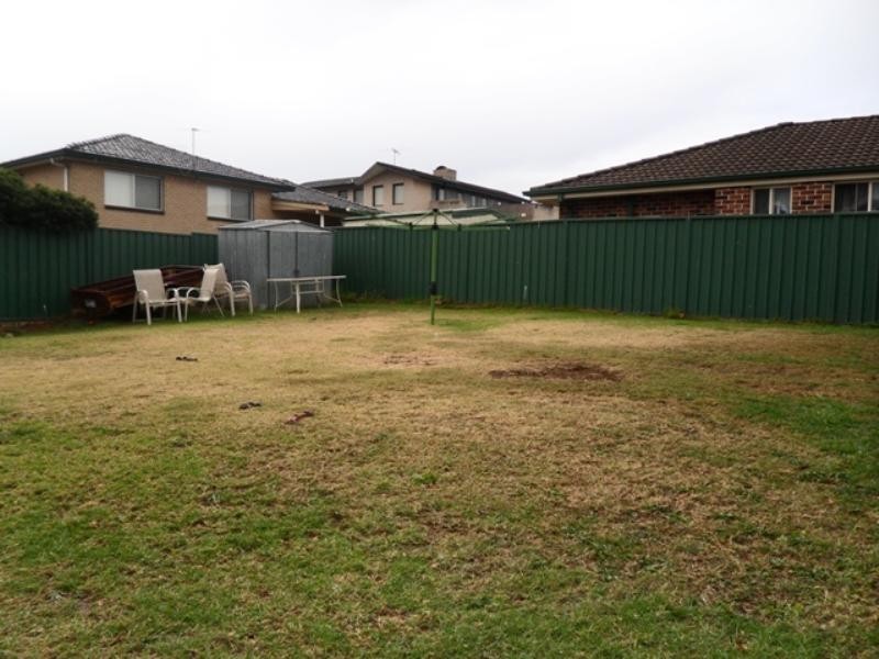 37 Esk Avenue, Green Valley NSW 2168