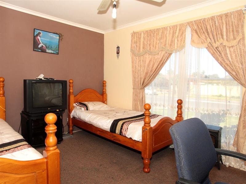 12 Allambie Road, Edensor Park NSW 2176