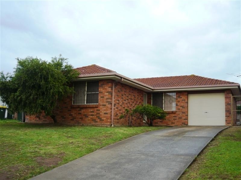 5 Goshawk Place, Green Valley NSW 2168