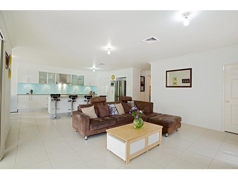 185 Braidwood Drive, Prestons NSW 2170