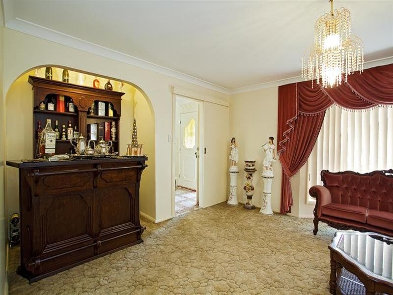 10 Fitzroy Close, St Johns Park NSW 2176