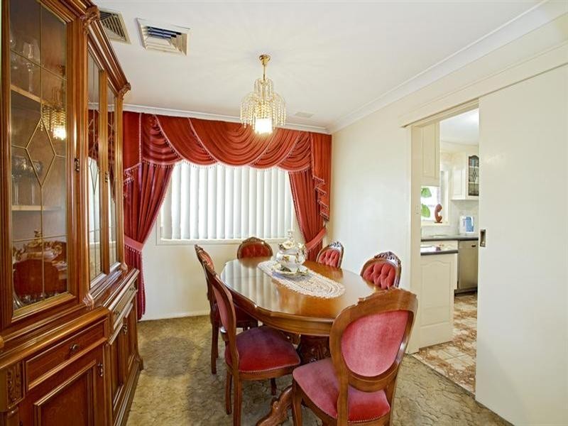 10 Fitzroy Close, St Johns Park NSW 2176