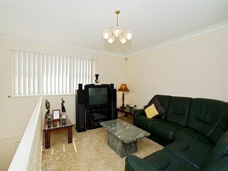 10 Fitzroy Close, St Johns Park NSW 2176