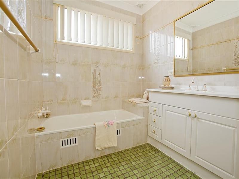 10 Fitzroy Close, St Johns Park NSW 2176