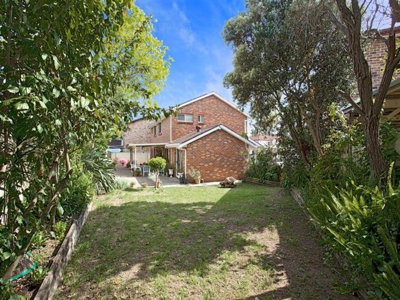 10 Fitzroy Close, St Johns Park NSW 2176