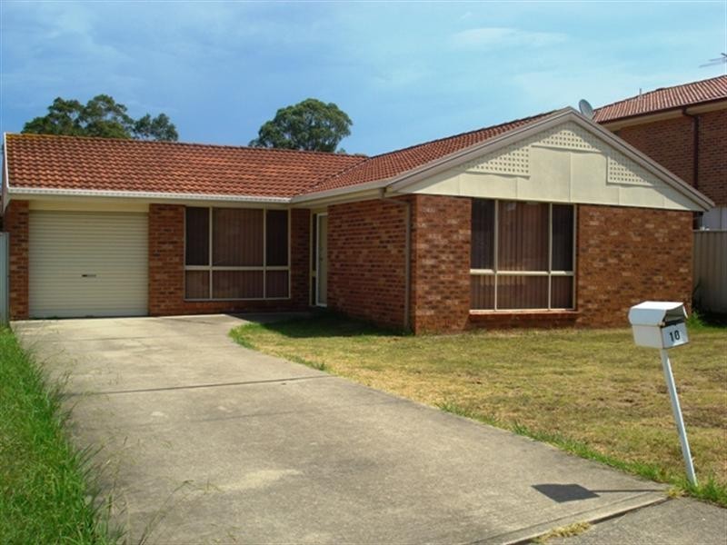 10 Swan Circuit, Green Valley NSW 2168