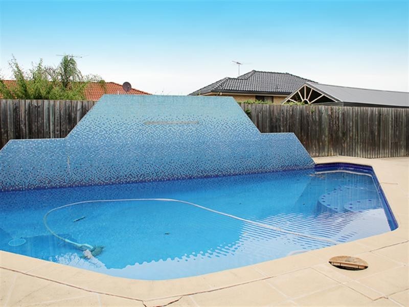 8 Dent Close, Hinchinbrook NSW 2168