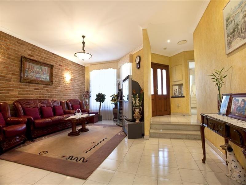 15 Cordelia Crescent, Green Valley NSW 2168