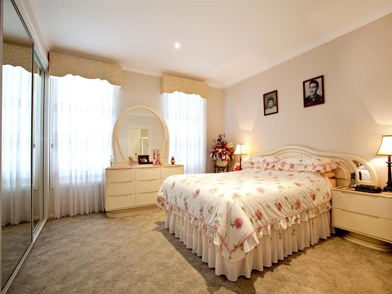 15 Cordelia Crescent, Green Valley NSW 2168