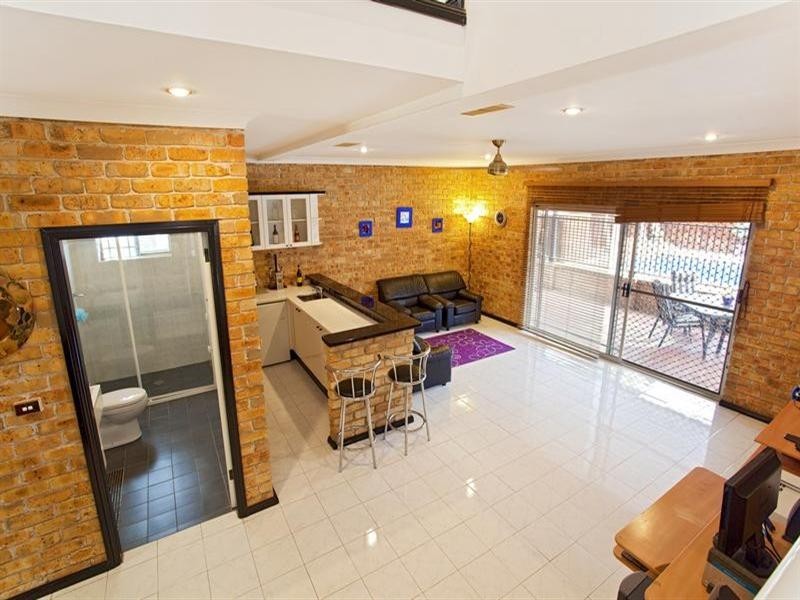 Edensor Park NSW 2176