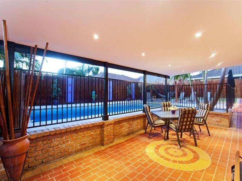 Edensor Park NSW 2176