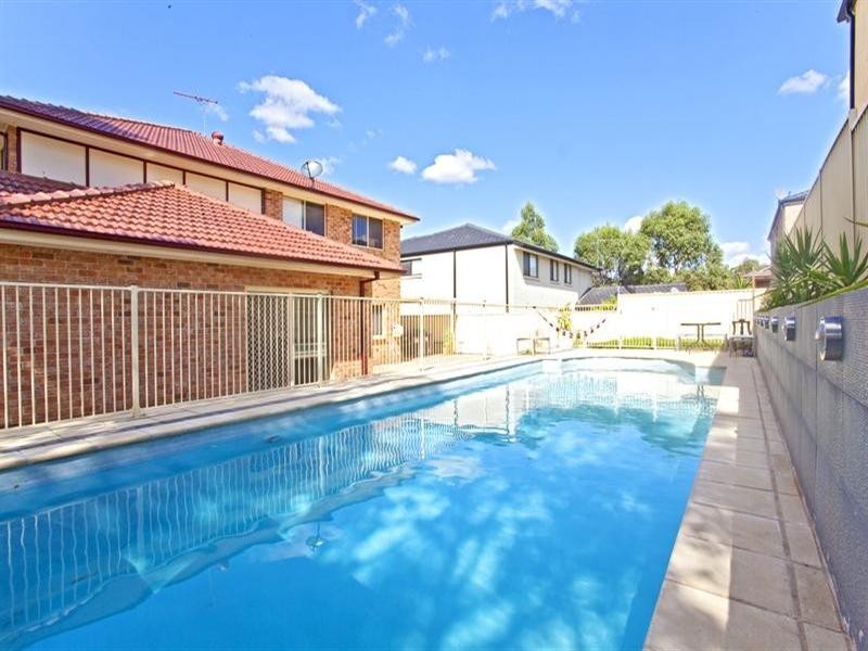 2 Elyard Crescent, West Hoxton NSW 2171