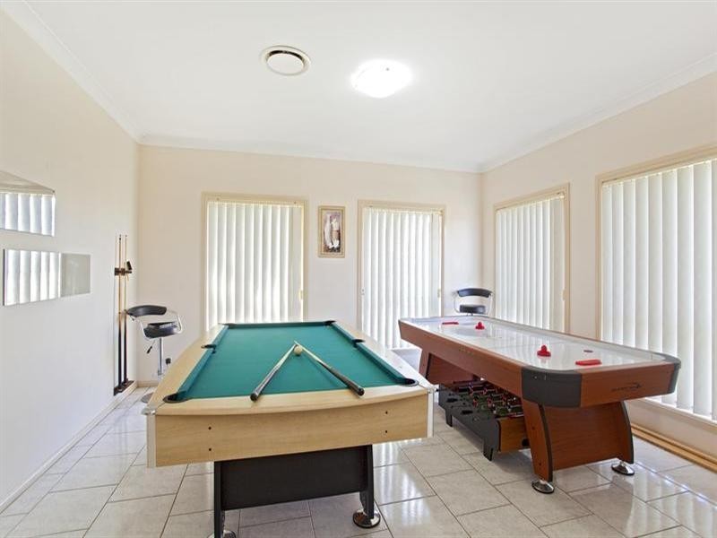 2 Elyard Crescent, West Hoxton NSW 2171