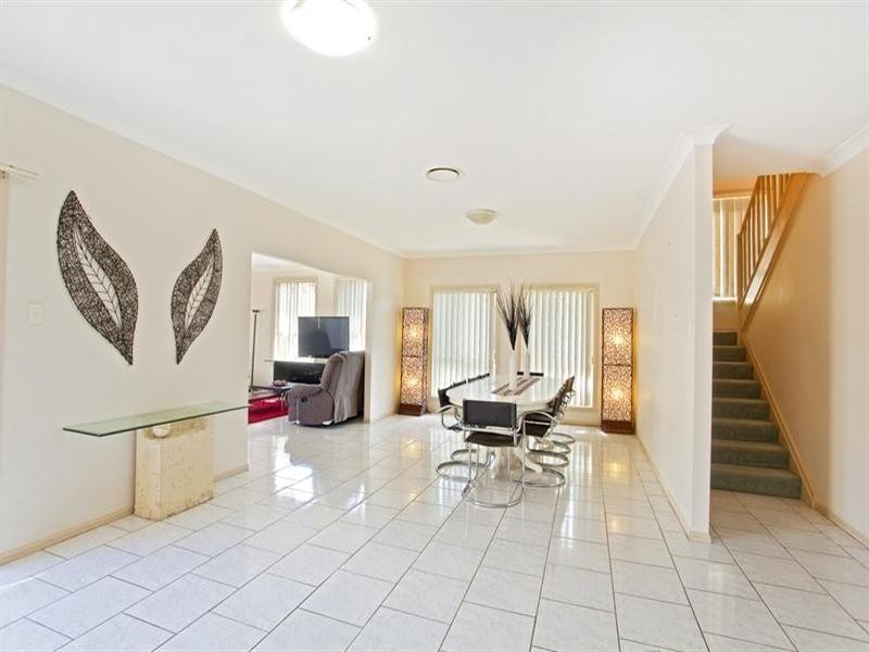 2 Elyard Crescent, West Hoxton NSW 2171