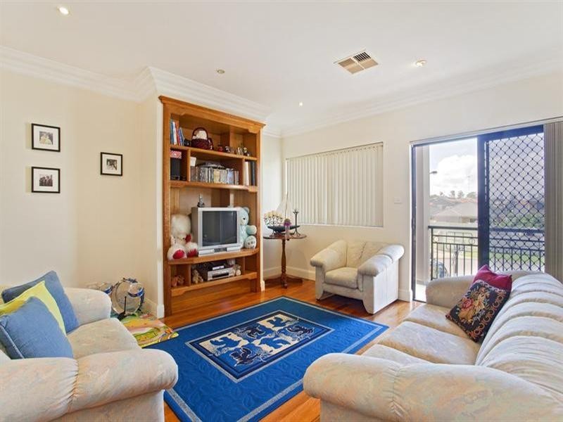 20 Lamattina Place, Green Valley NSW 2168