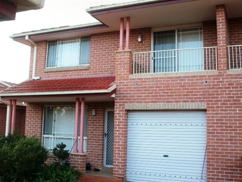 6/10-12 Peacock Close, Green Valley NSW 2168